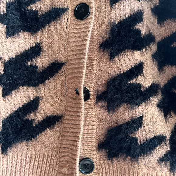 Forever 21 sweater cropped button cardigan 17” length. Brown/black - Picture 4 of 5